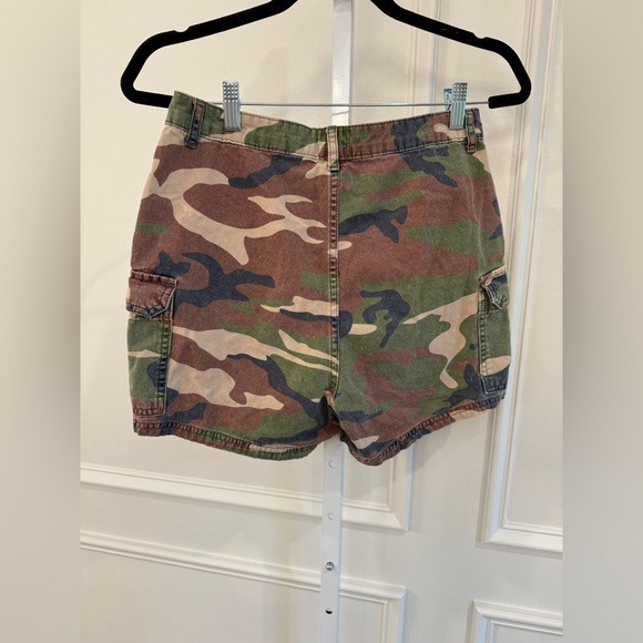 BDG Camouflage Cargo Shorts - Picture 6 of 9